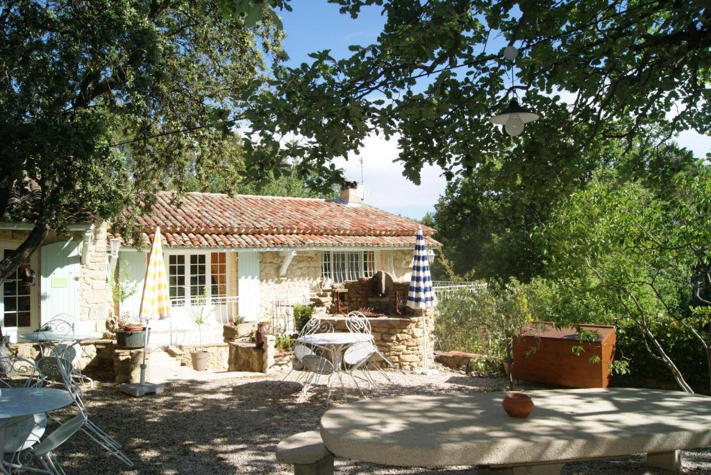 Le Mas Des Chenes Bed & Breakfast Rognes Dış mekan fotoğraf